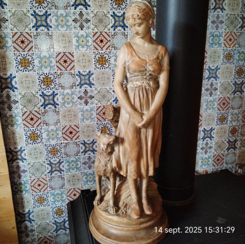 
															Jeune fille au chien, Émile-Louis Truffot - terre cuite
														