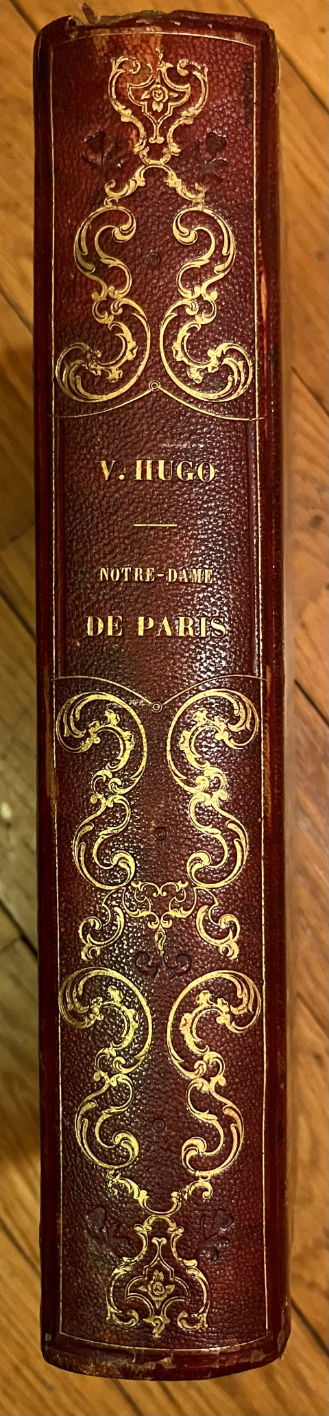 
															Notre Dame de Paris, Victor Hugo, édition de 1844
														