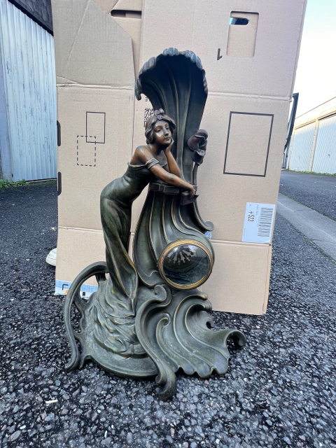 
															Sculpture Art Nouveau, ancienne horloge, patine 60 cm
														