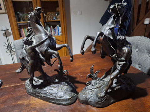 
															Paire de sculptures chevaux de Marly signées Coustou
														