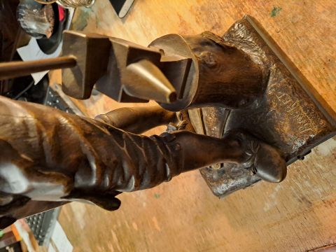 
															BOURET Eutrope, Bronze  Forgeron en tablier " LE TRAVAIL " .
														