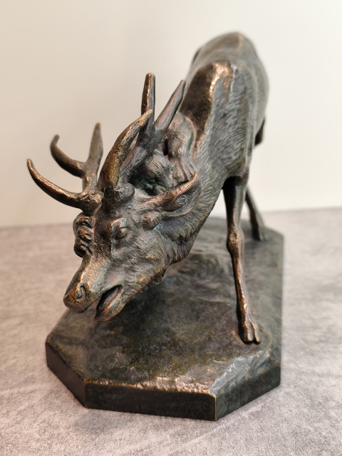 
															Panthère saisissant un cerf signé Barye
														