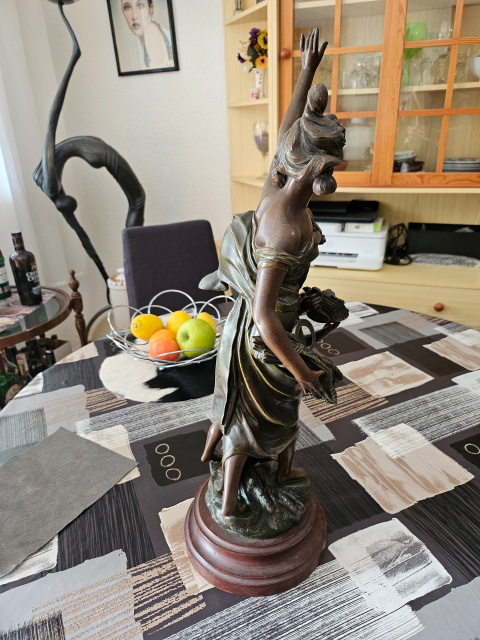 
															Sculpture bronze L'AGE D'OR Par Bruchon - 60 cm
														