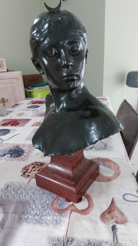 
															Bronze Diane Chasseresse Alexandre Falguière sur marbre
														