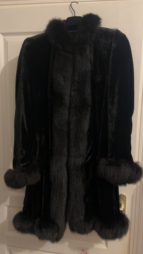 
															Manteau Gianni Versace fourrure
														