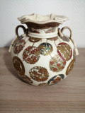 
													Vase à anses
												