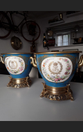 
													Paire de pot en porcelaine de Sèvres du château de St Cloud
												