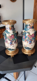 
													Paire de vases asiatiques
												