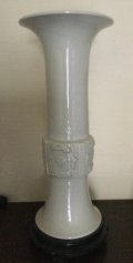 
													Paire de vases Gu
												