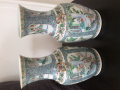 
													une paire de vases chinois
												