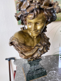 
													La rieuse de Carpeaux, sculpture en bronze sur socle marbre
												