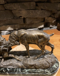 
													Sculpture bronze "Combat de cerfs" sur socle marbre
												