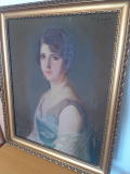 
													Tableau portrait femme sur toile cadre doré 61x75cm
												