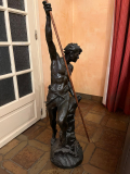 
													Bronze de Ferrand, pêcheur avec harpon en bois
												