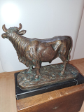 
													Taureau en bronze signé Isidore Bonheur, 35x25x13cm
												