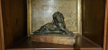 
													Lion de Bartoldi en bronze sur socle marbre rouge
												