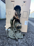 
													Sculpture Art Nouveau, ancienne horloge, patine 60 cm
												