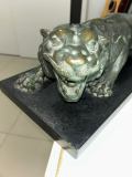 
													Sculpture en bronze patiné d'une panthère en marche
												