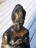 
													Sculpture bronze patiné femme assise drapée signée
												