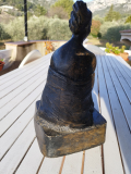 
													Sculpture bronze patiné femme assise drapée signée
												