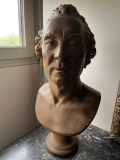 
													Buste en plâtre signé Rondron, 60cm de haut
												