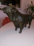 
													Sculpture en bronze de taureau - bronze patiné
												