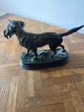 
													Sculpture de chien rapportant un faisan en bronze
												