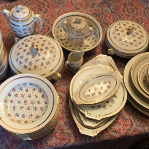 Service de table 59 pièces porcelaine Émile Gallé