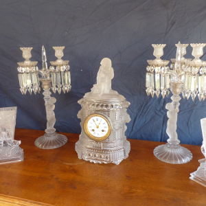pendule et garnitures de cheminée cristal de Baccarat