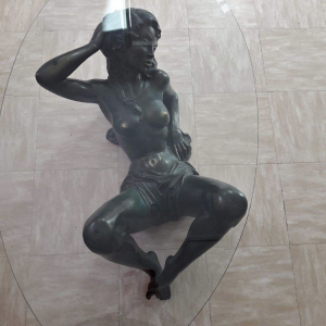 Table basse en bronze signé P.conte 081.94 M D