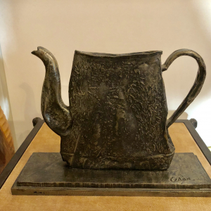 Théière compressée signée Cesar