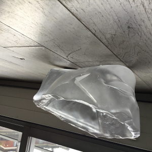 Sculpture en daum -visage coupé  en deux.