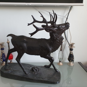 grand cerf debout de Barye