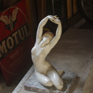 Sculpture femme art déco craquelé signée Maurice Giraud Rivière née