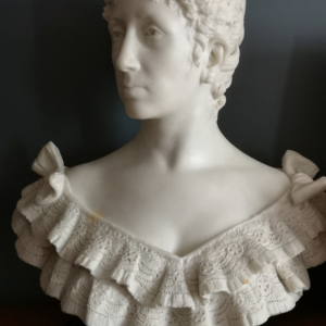 Buste de femme en marbre de Carrare