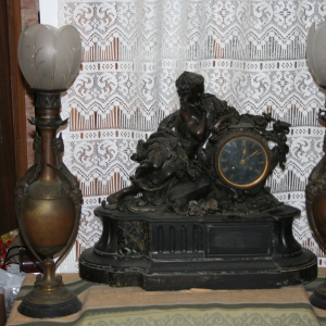 pendule + chandelier + piece