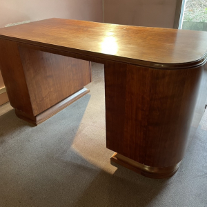 Bureau, Origine Maison Soubrier, art déco, en acajou massif et acajou moucheté.