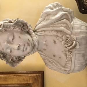 Buste de femme d'après le tableau "L'accordée de village" de Greuze.  Faïence? XIXè