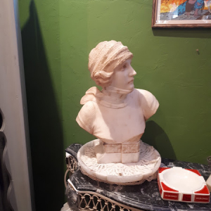 Buste signé FLORENCE ALTIERI