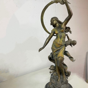 Sculpture femme "la nuit" de Louis Moreau Salon des beaux arts