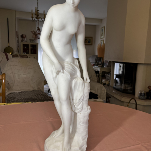 statue signée " FALCONNET"