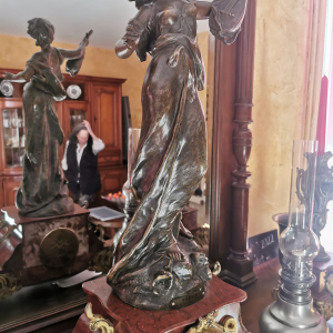 Pendule et chandeliers de H Moreau