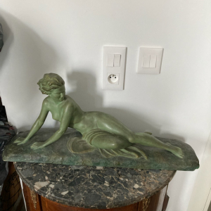 Femme allongée terre cuite Cipriani