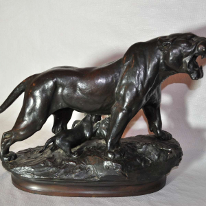 Lionne avec 2 petits