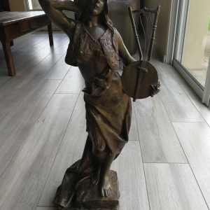 Bronze E. Villains, Bohemienne