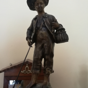 Pendule en marbre et statue en régule signée aug moreau