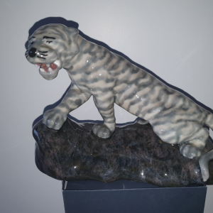 Panthère porcelaine signée Tharaud