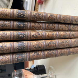 Inconnu mais imprime par muhartam hersch nero a amsterdan, gravures de Santcroos, tbe 5 volumes, xviii je pense