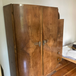 armoire asymétrique art déco