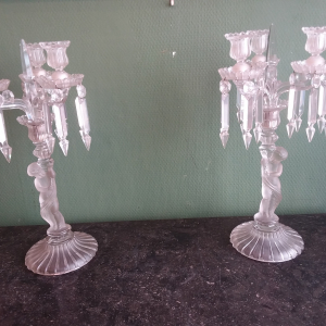 PAIRE DE CANDELABRES EN CRISTAL DE BACCARAT